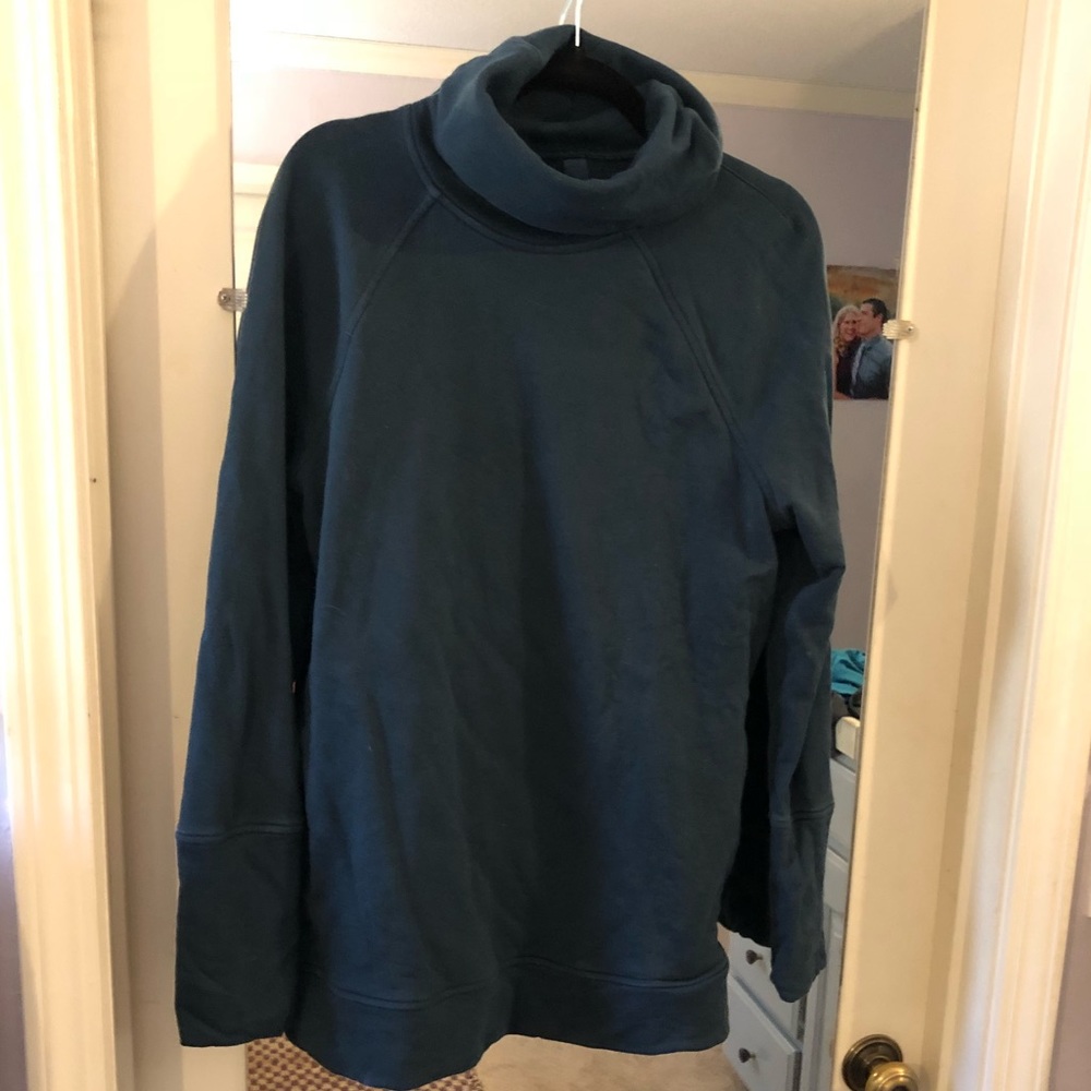 Teal Lululemon sweatshirt. Kangaroo pocket